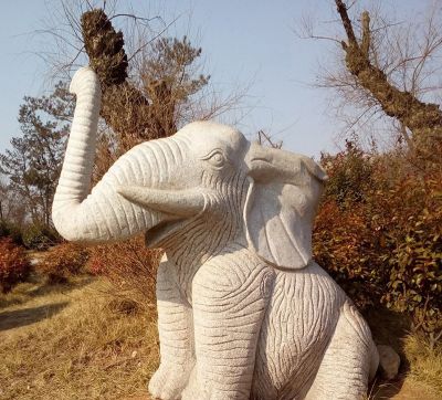 公園景區(qū)漢白玉石雕一只臥著的大象雕塑