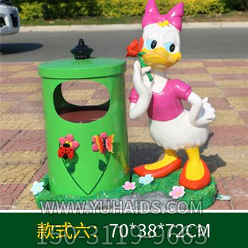 公園一只愛護(hù)環(huán)境的唐老鴨玻璃鋼雕塑