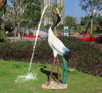 公園創意噴漆玻璃流水的丹頂鶴雕塑